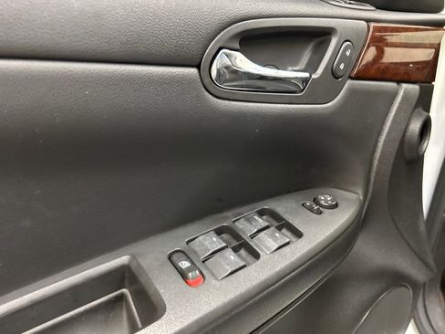 Used 2011 Chevrolet Impala LT image 23