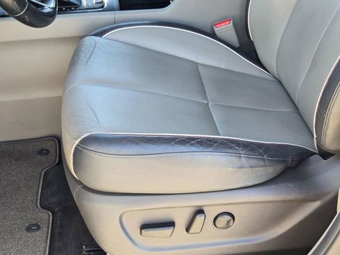 Used 2017 Kia Sedona LX w/ LX Essentials Premium Package image 23