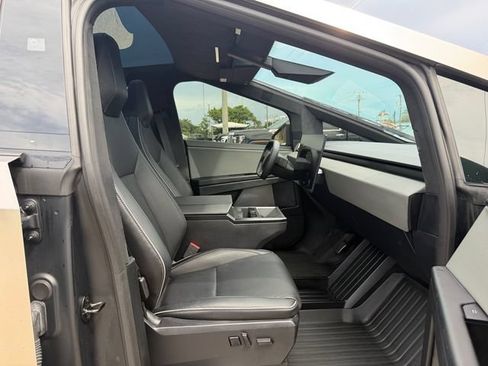 Used 2024 Tesla Cybertruck AWD Crew Cab image 15