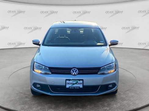 Used 2011 Volkswagen Jetta SEL FWD image 2