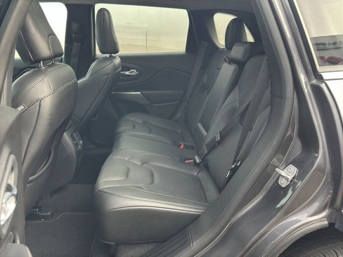 Used 2021 Jeep Cherokee Limited image 24