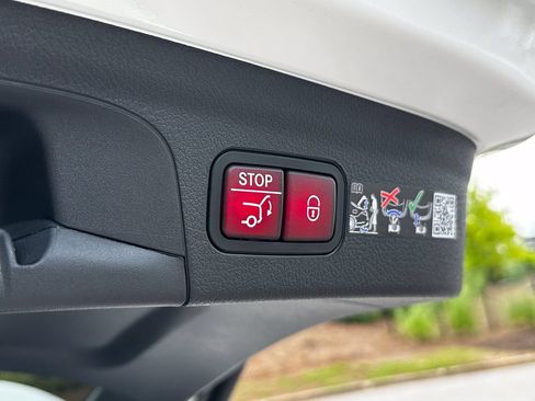Certified 2026 Mercedes-Benz GLE 450e 4MATIC image 22