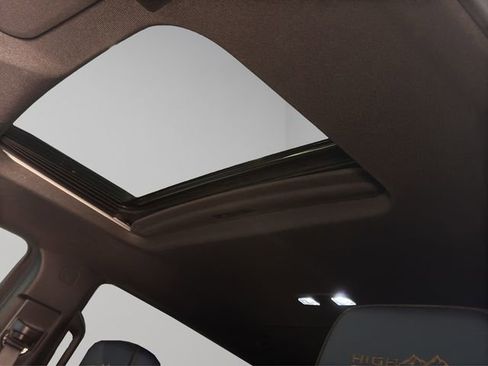 Used 2024 Chevrolet Silverado 3500 High Country w/ High Country Premium Package image 17