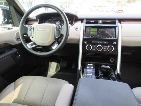 Used 2018 Land Rover Discovery HSE AWD/4WD image 14