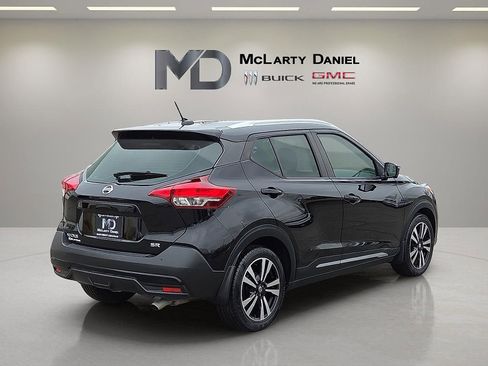 Used 2019 Nissan Kicks SR w/ SR Premium Package image 5