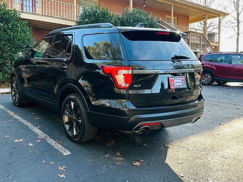 Used 2017 Ford Explorer XLT w/ Equipment Group 202A image 8