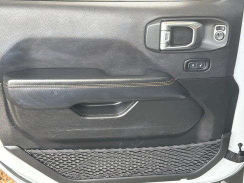 Used 2024 Jeep Wrangler Sahara image 3