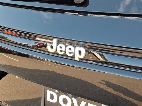 Certified 2024 Jeep Grand Cherokee Summit AWD/4WD image 16