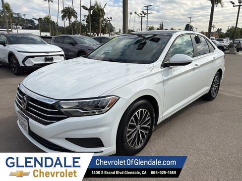 Used 2019 Volkswagen Jetta SE image 3