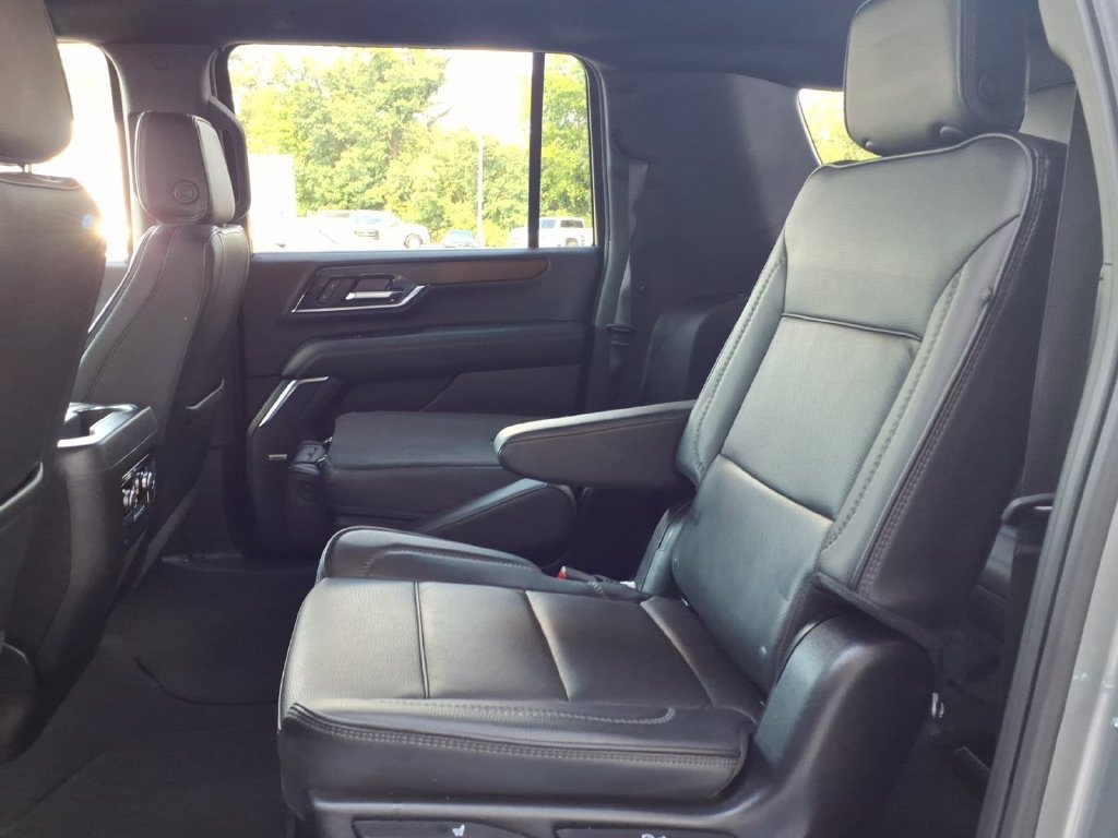 Used 2025 GMC Yukon XL Denali AWD/4WD image 14