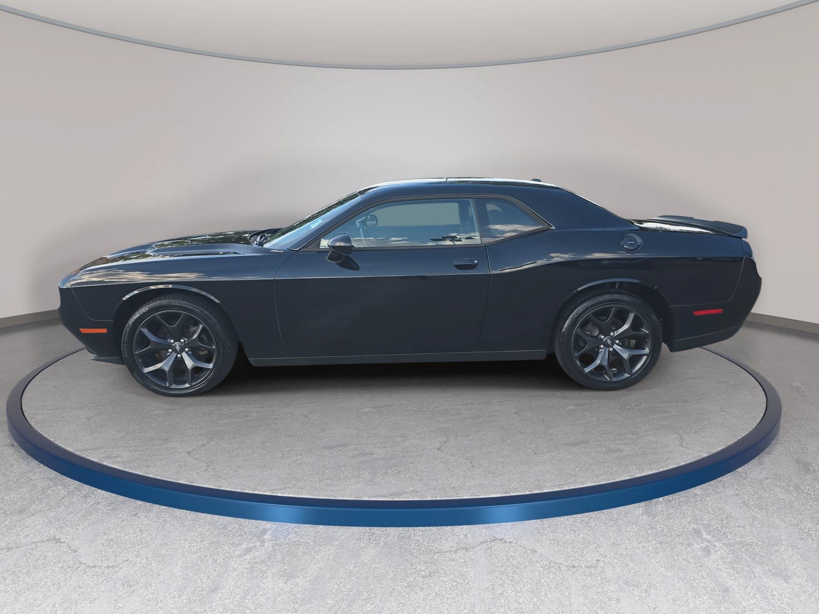 Used 2020 Dodge Challenger SXT w/ Blacktop Package RWD image 8
