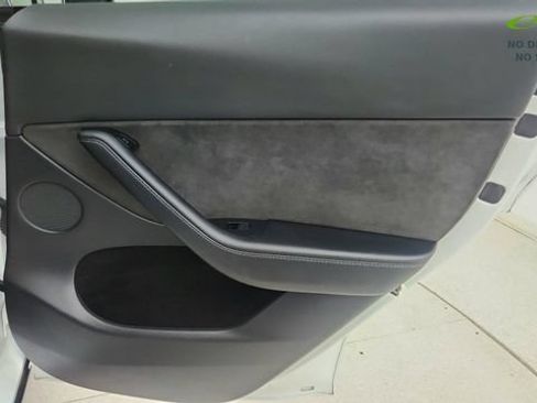 Used 2022 Tesla Model Y Long Range AWD/4WD image 28