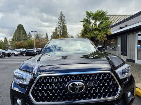 Used 2019 Toyota Tacoma TRD Off-Road image 10