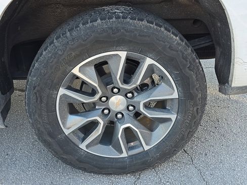 Used 2023 Chevrolet Silverado 1500 LT w/ Protection Package image 10