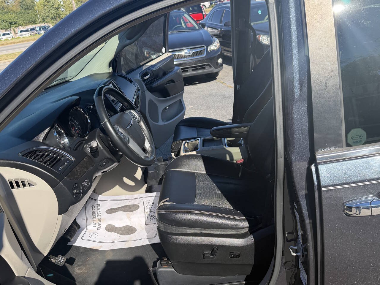 Used 2013 Chrysler Town & Country Touring-L w/ Driver Convenience Group FWD image 13