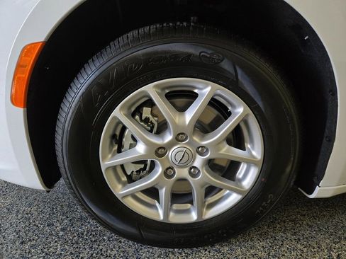 New 2025 Chrysler Pacifica Select FWD image 28