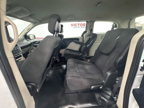 Used 2015 Dodge Grand Caravan American Value Package FWD image 11
