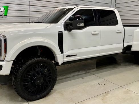 Used 2025 Ford F450 Platinum AWD/4WD image 1