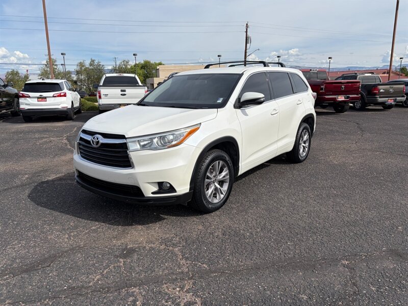 Used 2016 Toyota Highlander Plus FWD image 1