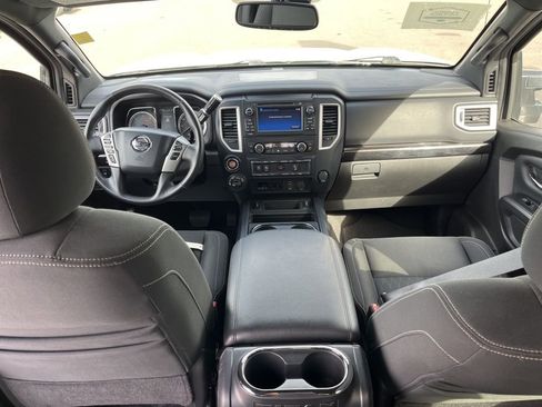 Used 2018 Nissan Titan SV w/ SV Convenience Package AWD/4WD image 28