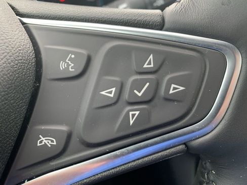 Used 2018 Chevrolet Equinox Premier image 12