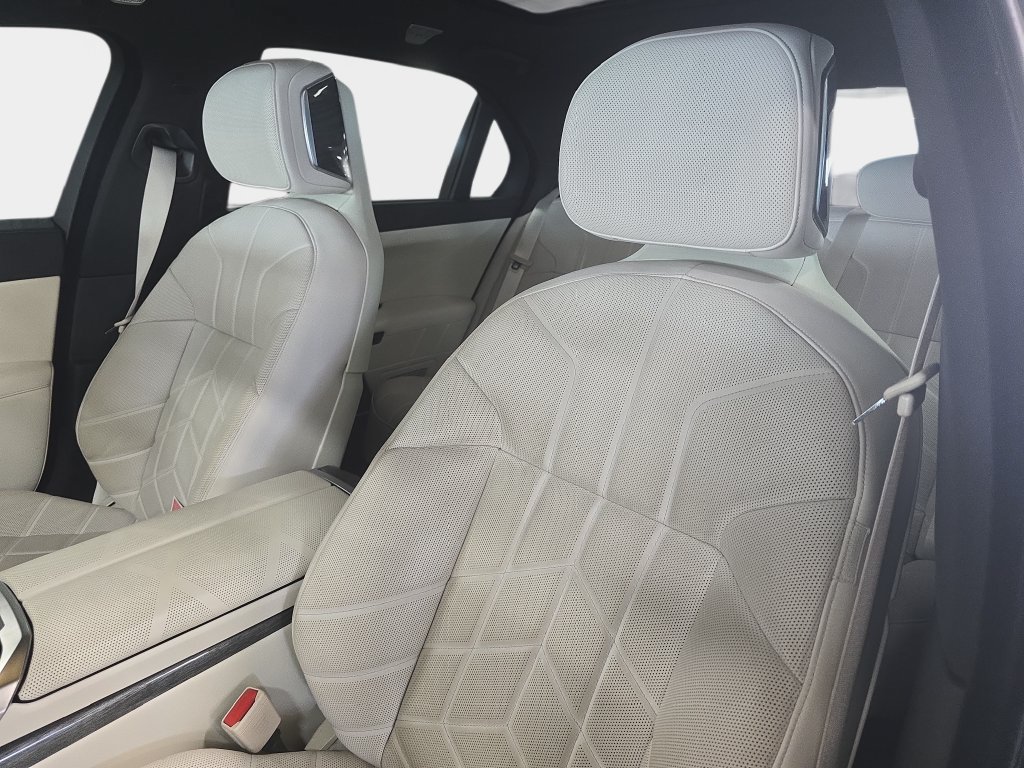 Certified 2023 BMW 740i w/ Parking Assistance Package RWD image 17