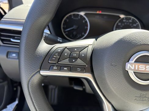 Used 2025 Nissan Altima 2.5 SV image 24