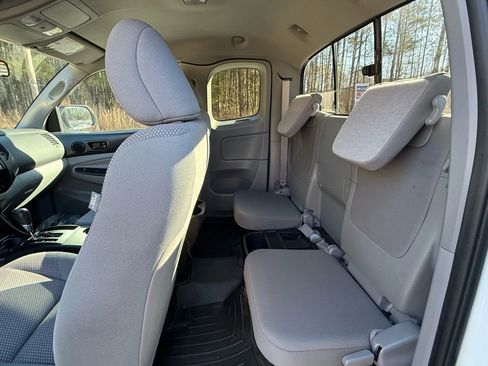 Used 2015 Toyota Tacoma 2WD Access Cab w/ Convenience Package image 18