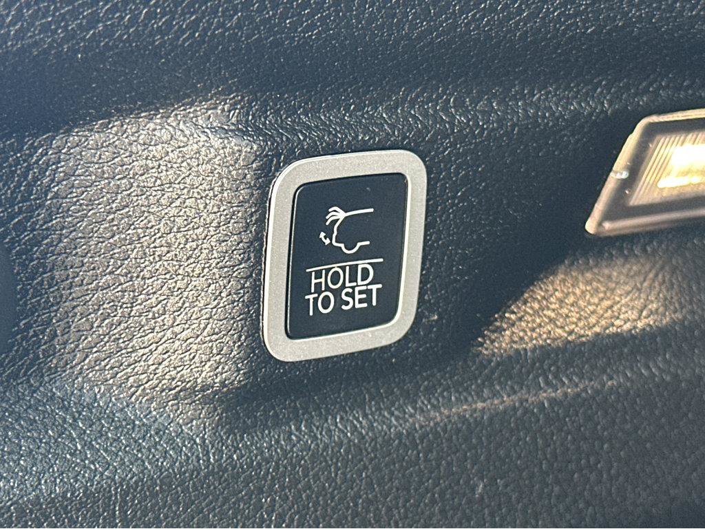Used 2023 Jeep Grand Cherokee L Limited RWD image 38