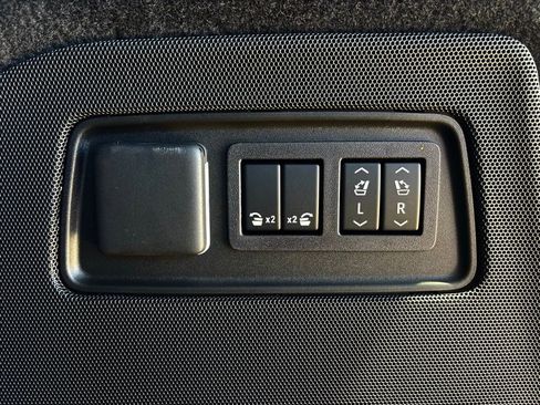 Used 2025 Cadillac Escalade Sport Platinum image 28