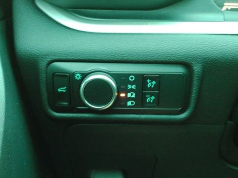 Used 2024 Ford Explorer XLT image 34