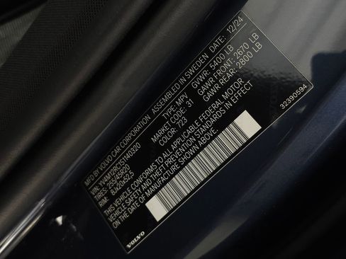 Certified 2025 Volvo XC60 B5 Plus AWD/4WD image 36