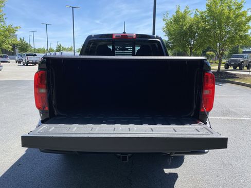 Used 2022 Chevrolet Colorado LT w/ Luxury Package RWD image 11