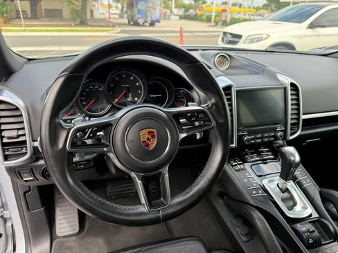 Used 2017 Porsche Cayenne Platinum Edition AWD/4WD image 13
