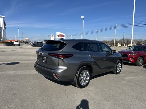 Used 2026 Toyota Highlander Limited image 5