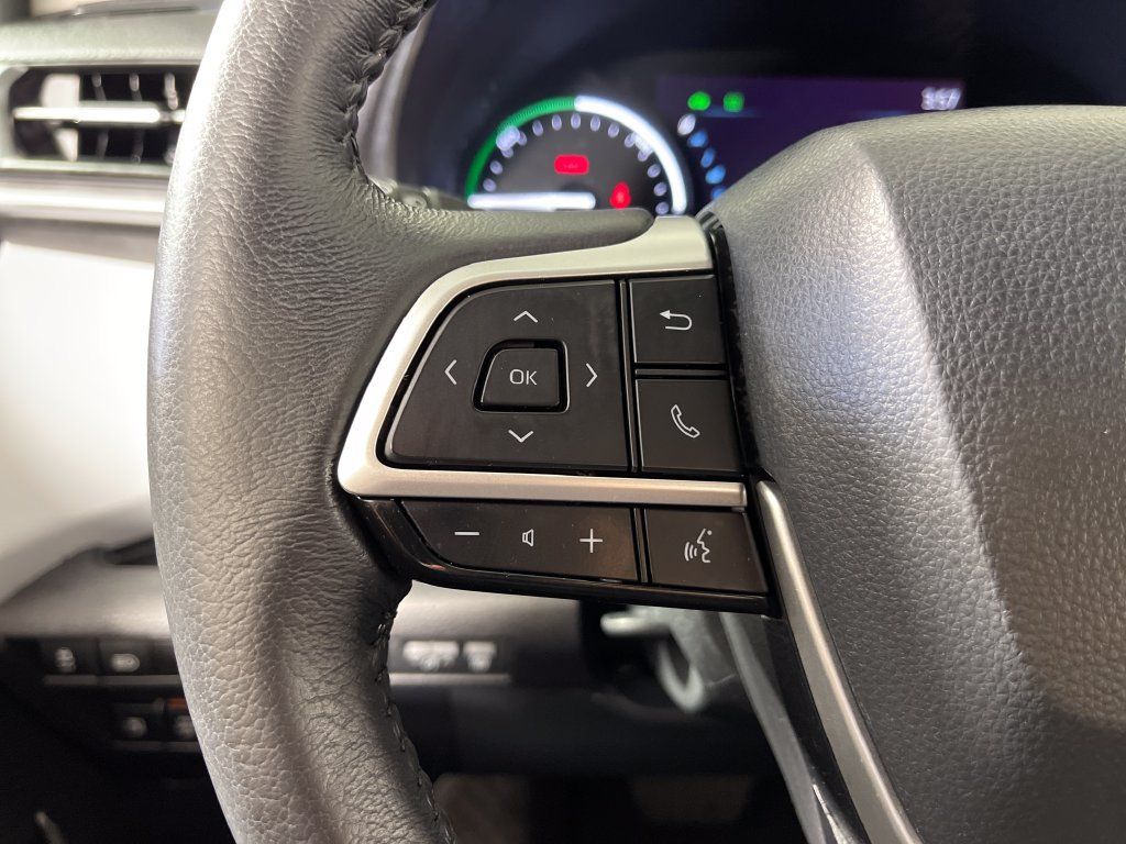 Certified 2025 Toyota Sienna XLE FWD image 26