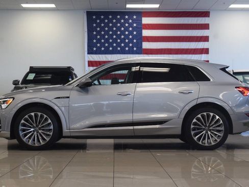 Used 2019 Audi e-tron Prestige w/ Prestige Package AWD/4WD image 16