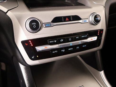 Used 2021 Ford Explorer XLT w/ Equipment Group 202A image 7