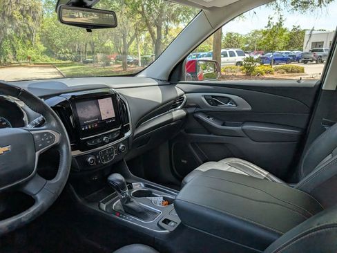 Used 2021 Chevrolet Traverse LT w/ LT Premium Package image 15