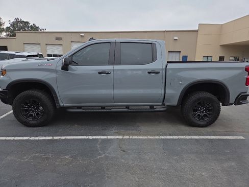 Used 2025 Chevrolet Silverado 1500 ZR2 w/ Technology Package image 3