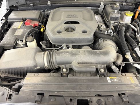 Used 2024 Jeep Wrangler Unlimited Sahara AWD/4WD image 11
