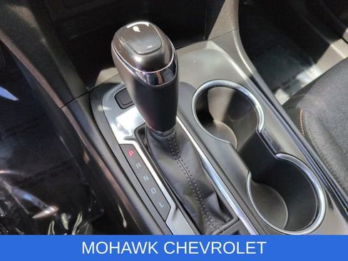 Used 2019 Chevrolet Equinox LT w/ Sun & Navigation Package AWD/4WD image 17