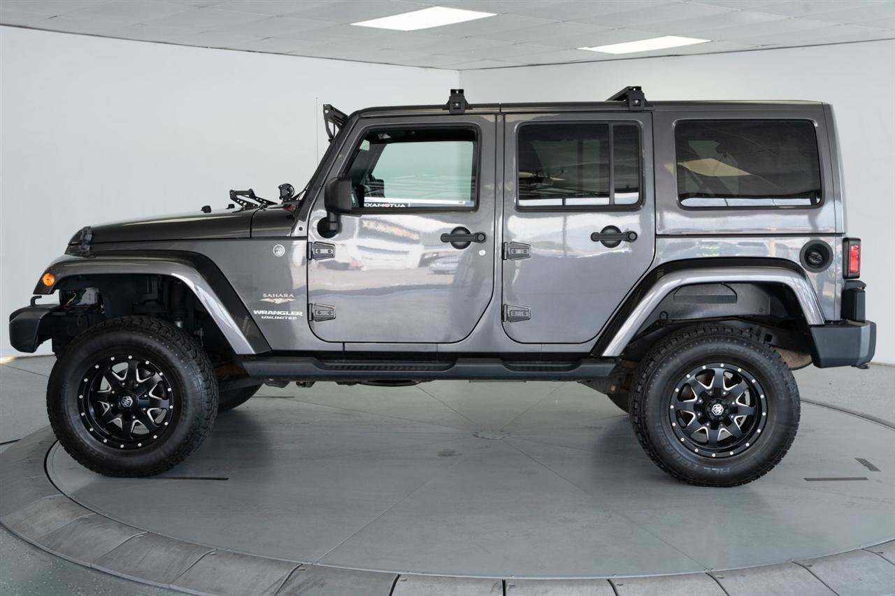 Used 2014 Jeep Wrangler Unlimited Sahara w/ Max Tow Package AWD/4WD image 4