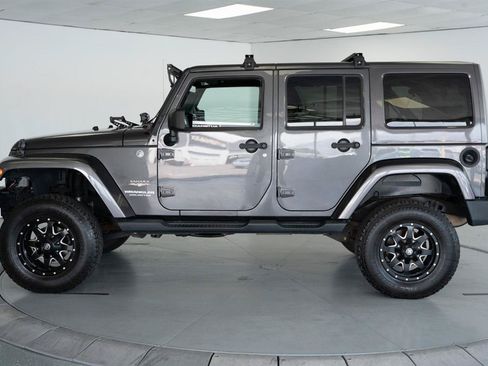 Used 2014 Jeep Wrangler Unlimited Sahara w/ Max Tow Package AWD/4WD image 4