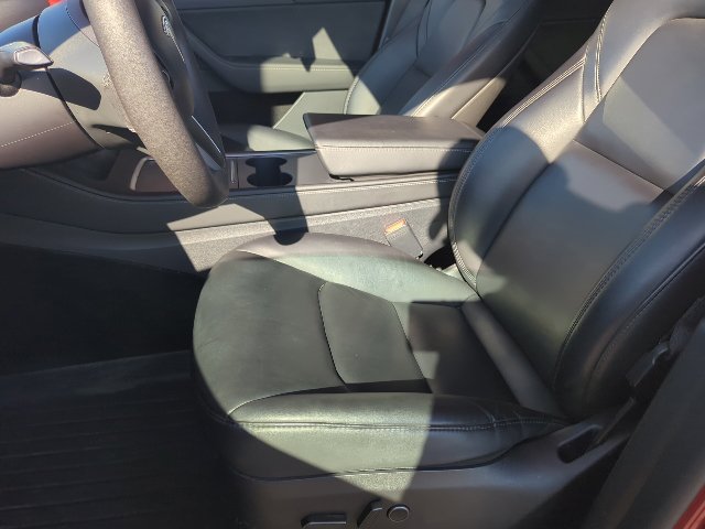 Used 2024 Tesla Model Y Long Range RWD image 12