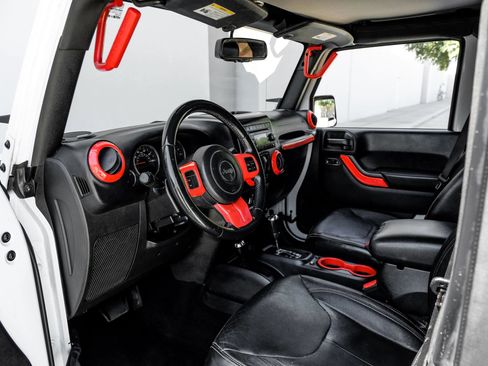 Used 2015 Jeep Wrangler Sahara AWD/4WD image 17