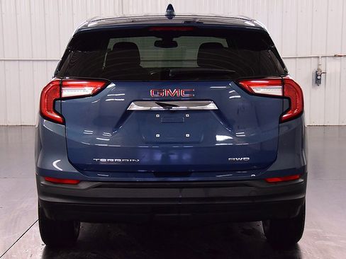 Used 2024 GMC Terrain SLE image 6