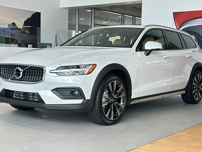 New 2026 Volvo V60 B5 Cross Country Ultra w/ Climate Package