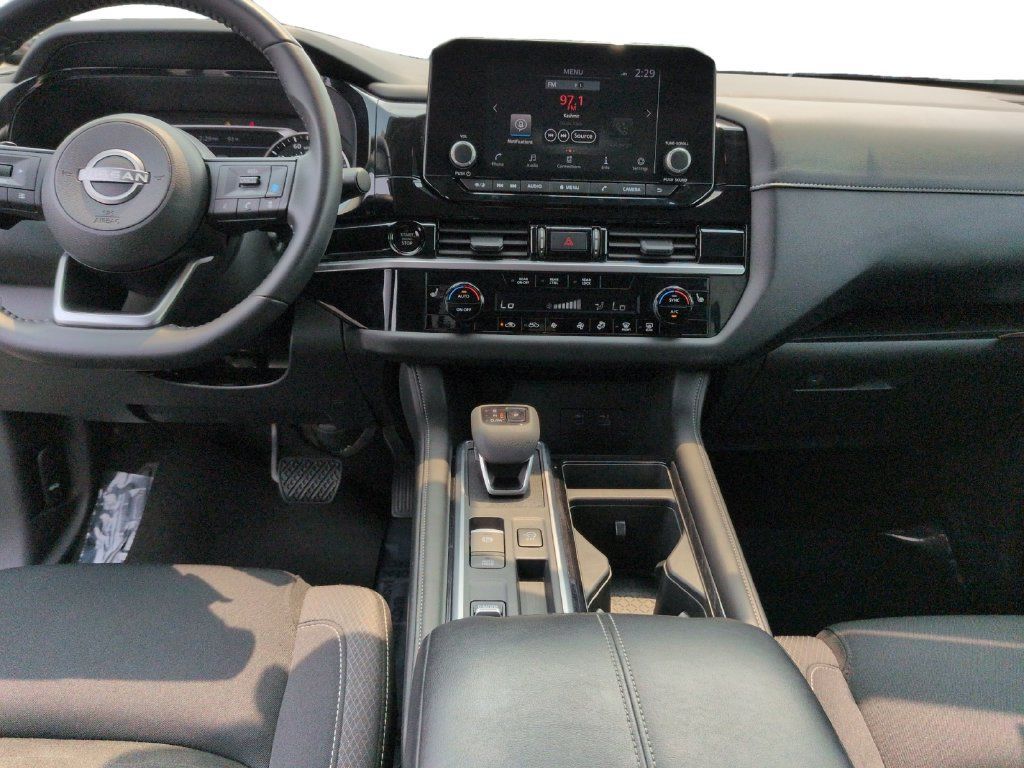 Used 2025 Nissan Pathfinder SV FWD image 11