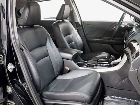 Used 2016 Honda Accord Touring image 26